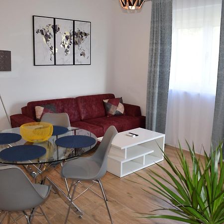 Apartman Oneum Omis Exterior photo