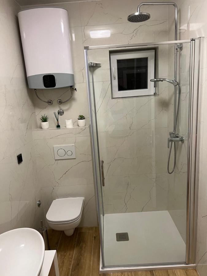 Apartman Oneum Omis Exterior photo