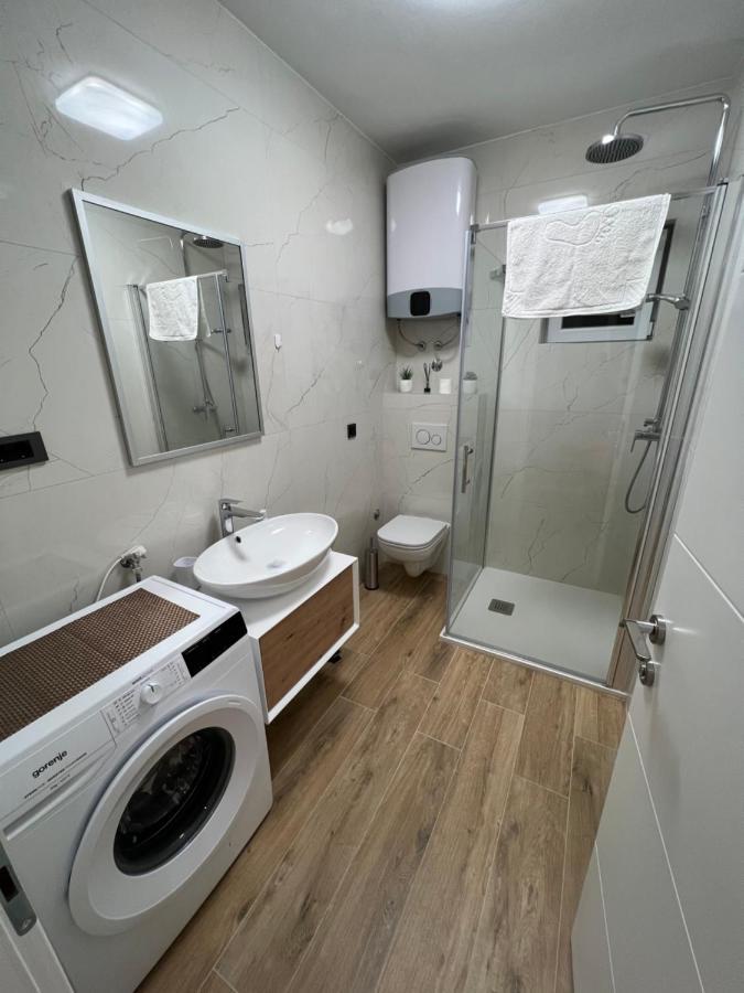 Apartman Oneum Omis Exterior photo