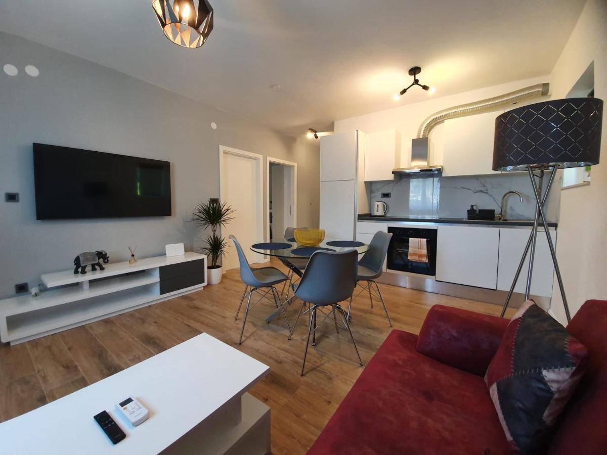 Apartman Oneum Omis Exterior photo