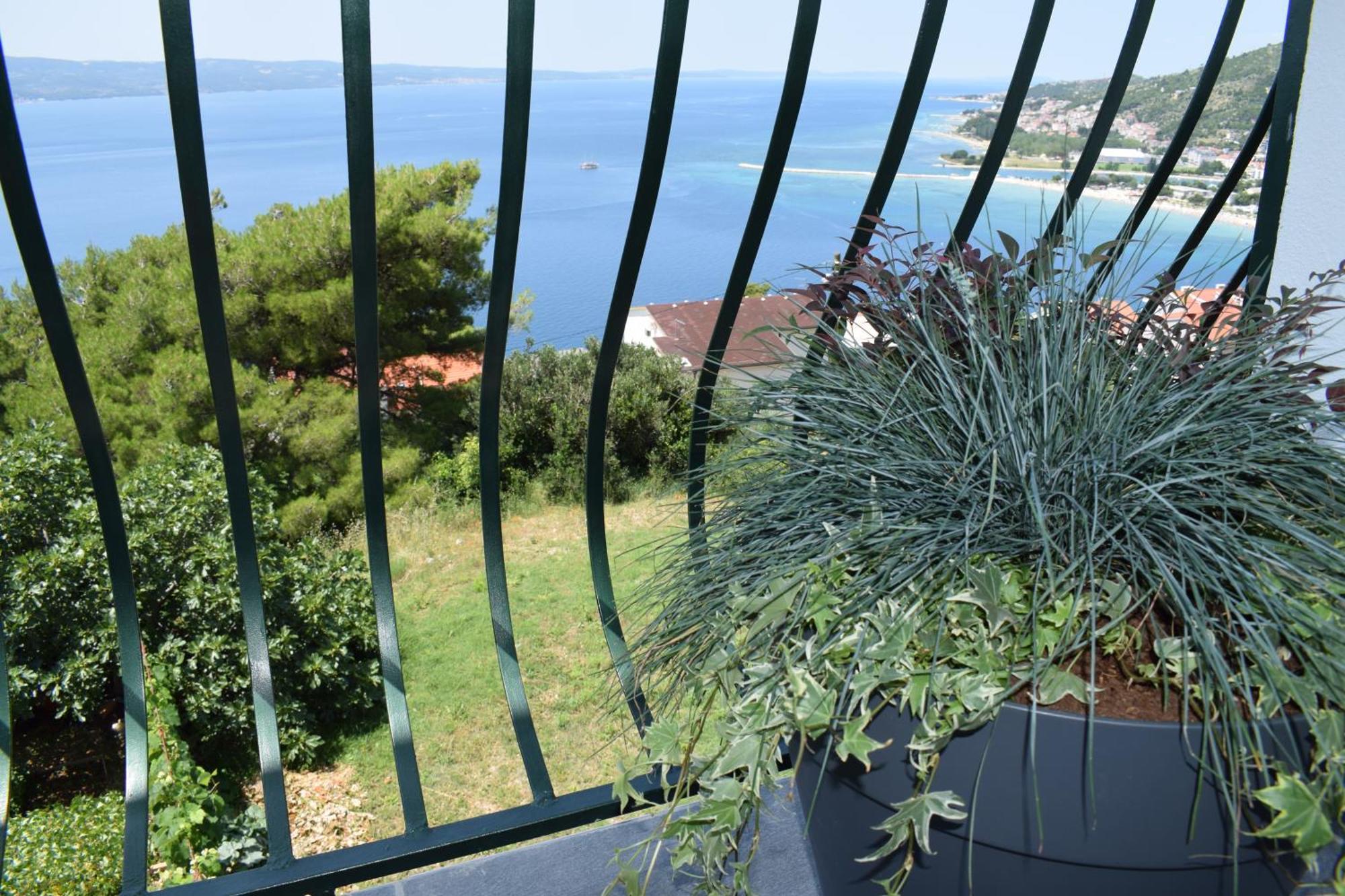 Apartman Oneum Omis Exterior photo